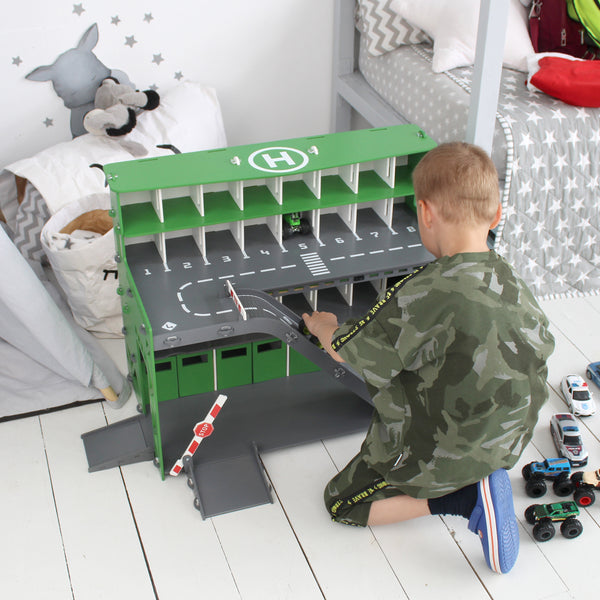 Wooden toy garage for diecast 1/64 and 1/32 scale toy cars, for boys 3 4 5 6 years old