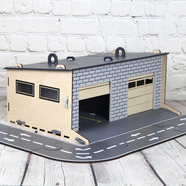 Toy garage with sectiona roll-up doors, pull-push to open doors mechanism, toddler gift 3 4 5 years old, toy garage