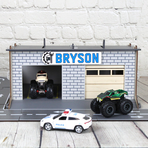 Toy garage with sectiona roll-up doors, pull-push to open doors mechanism, toddler gift 3 4 5 years old, toy garage