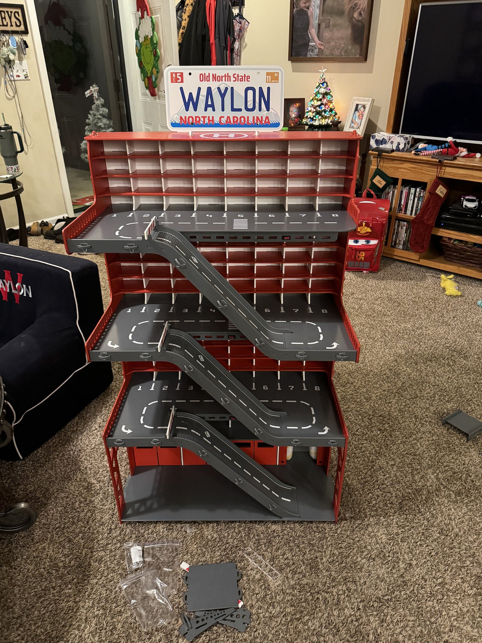 Toy garage with custom sizes